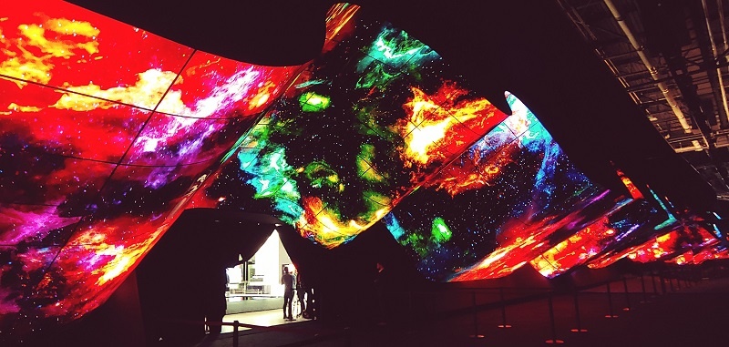 LG incanta i visitatori del Ces con l’installazione “Oled Wave” 