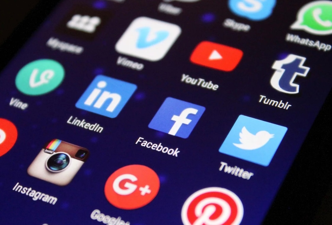 Report Nat: "Con 300 euro si possono comprare 25.000 followers"