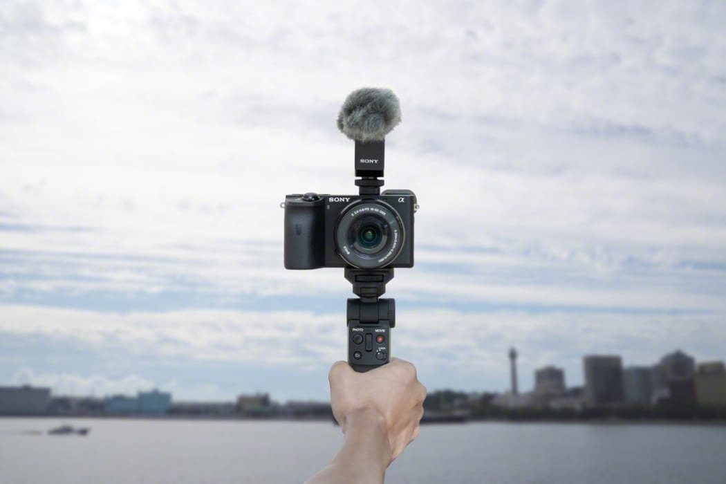Sony: nuovo shooting grip GP-VPT2BT con funzione di telecomando wireless