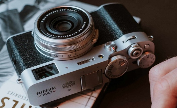 Fujifilm X100V, custode e pioniera della serie X100 