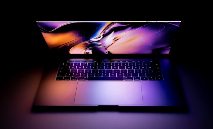 daniel korpai macbook apple unsplash