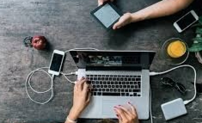 Italiani navigatori, in quarantena uno su due naviga sul web senza uno scopo 