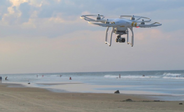 Coronavirus: droni sulle spiagge per il controllo dei vacanzieri