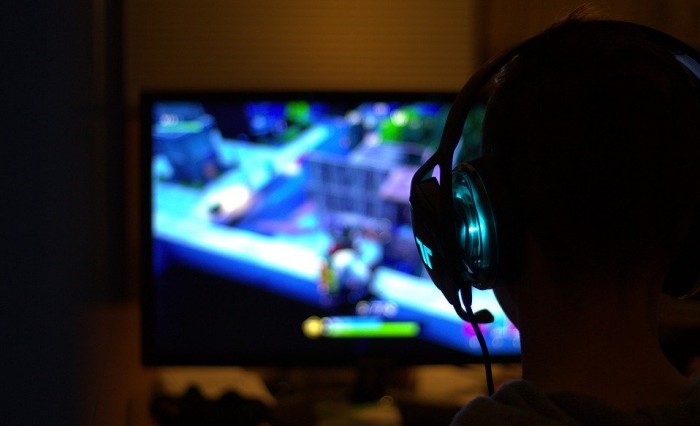 Kaspersky: lockdown, meno tempo a giocare al computer per i ragazzi 