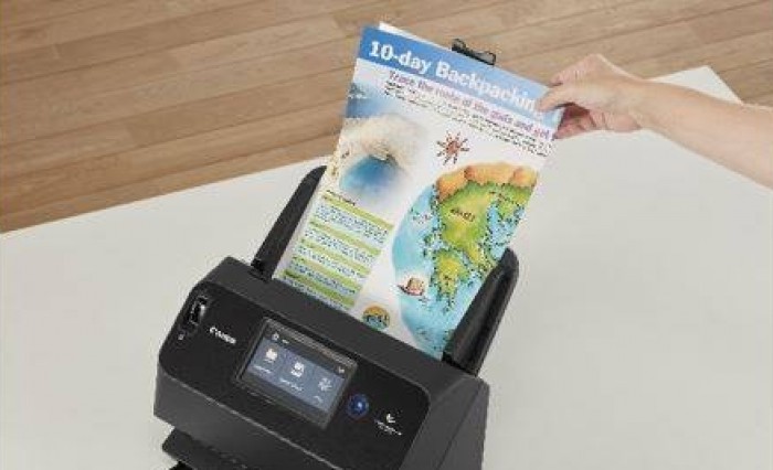 Canon: nuovo scanner desktop ultra-compatto, con USB e WiFi