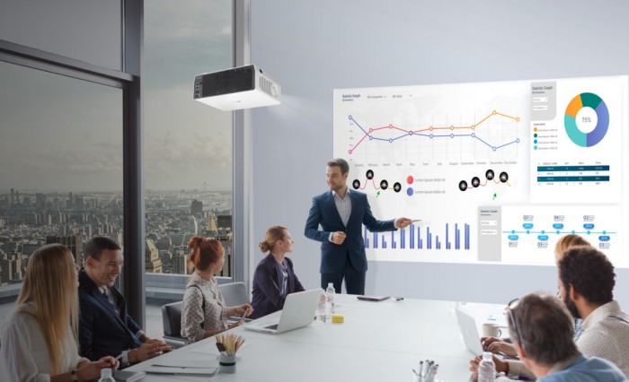 Proiettore ProBeam Laser 4K di LG, pensato per gli spazi professionali