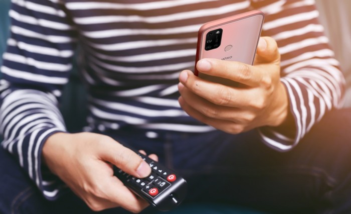 Ricerca Wiko: smartphone ormai imprescindibile anche mentre si guarda la TV 
