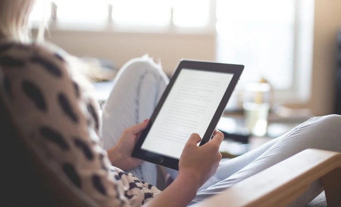 Lettori in crescita: sono il 61% degli italiani, guadagnano terreno audiolibri e eBook