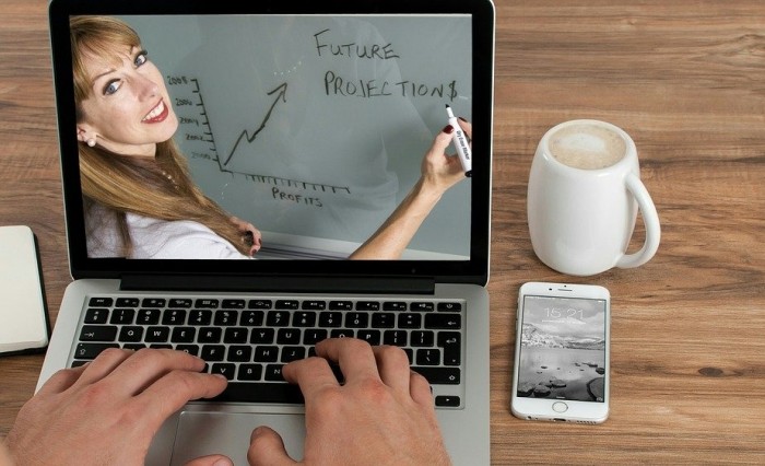 Studio UNICEF su COVID e DAD: 27% delle famiglie non ha tecnologie adeguate  