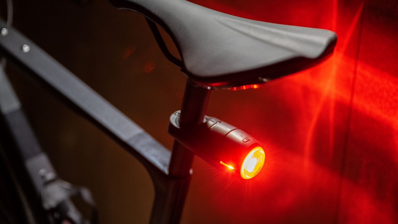 vodafone   curve bike light & gps tracker  (8)