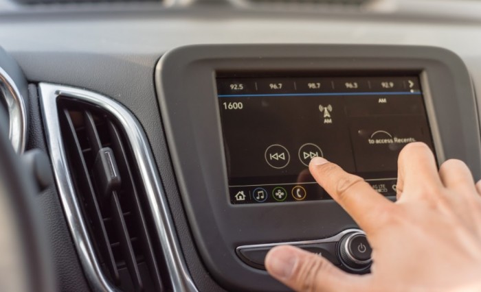 Se anche l’auto è sempre più tech