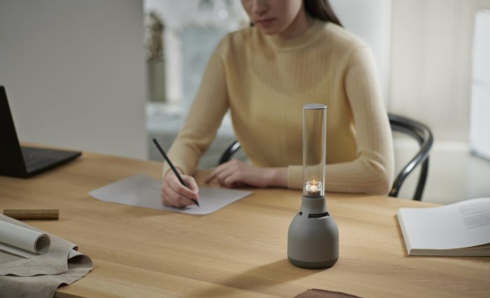 Luce d’atmosfera e sonorità limpide: Sony presenta il nuovo Glass Sound Speaker LSPX-S3