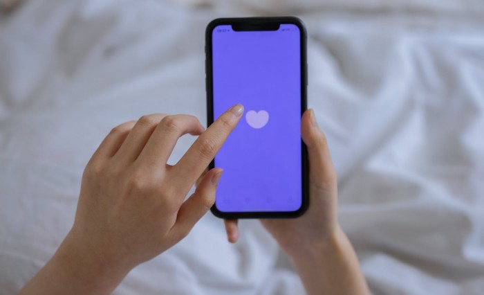 App di incontri: il 38% degli italiani non le ha mai usate per paura di essere truffato