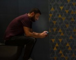 Survey Wiko: il 75% degli utenti porta con sé il proprio smartphone anche alla toilette
