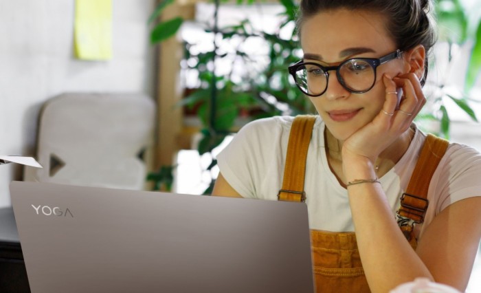 Lenovo: arriva in Italia il primo PC Yoga con tecnologia OLED 