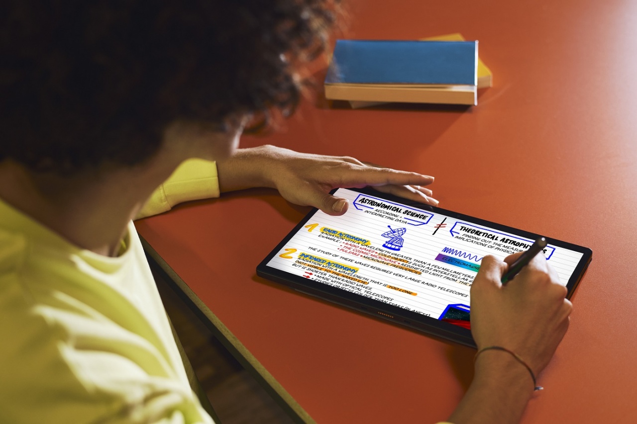 Asus Vivobook 13 Slate Oled, un PC, ma anche un TV Oled portatile