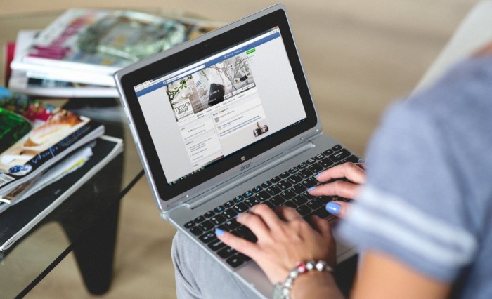 Leoni da tastiera, un italiano su tre è più impulsivo online che di persona