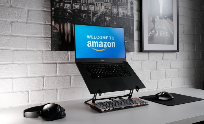 Amazon fa causa ai “broker di recensioni false”