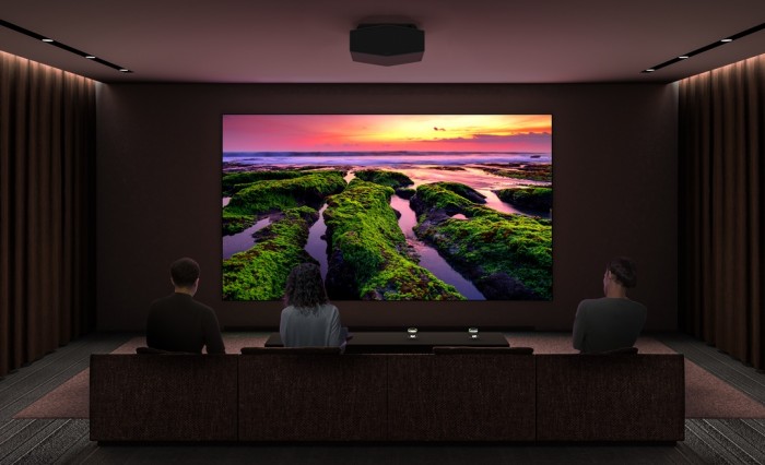 Da Sony due dei proiettori laser SXRD con 4K nativo per uso domestico più compatti al mondo