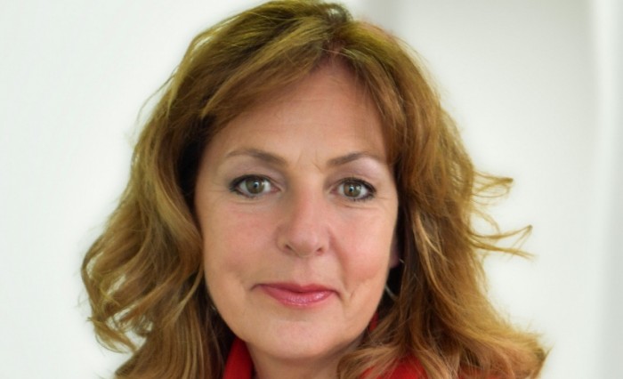 Salesforce si riorganizza