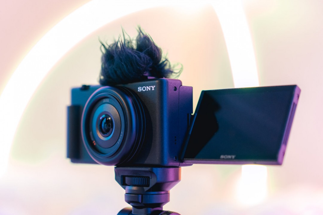 Sony lancia ZV-1F, la vlog camera che apre nuovi orizzonti creativi