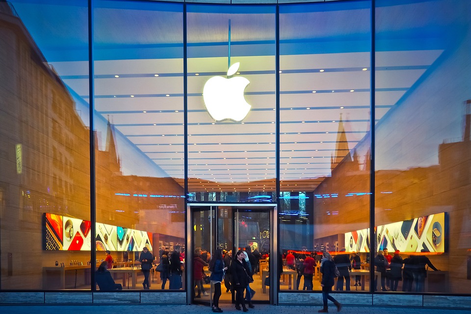 Apple: il trimestre di settembre registra record in termini di fatturato e utile per azione