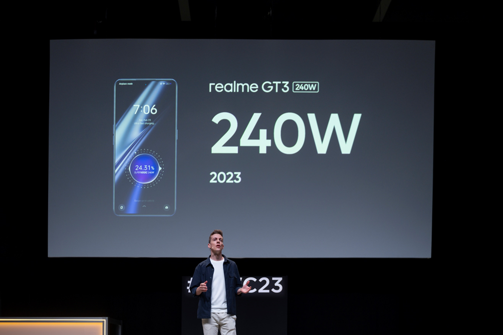 Pronto allesordio realme GT3: con 240W è la potenza di carica più veloce al mondo