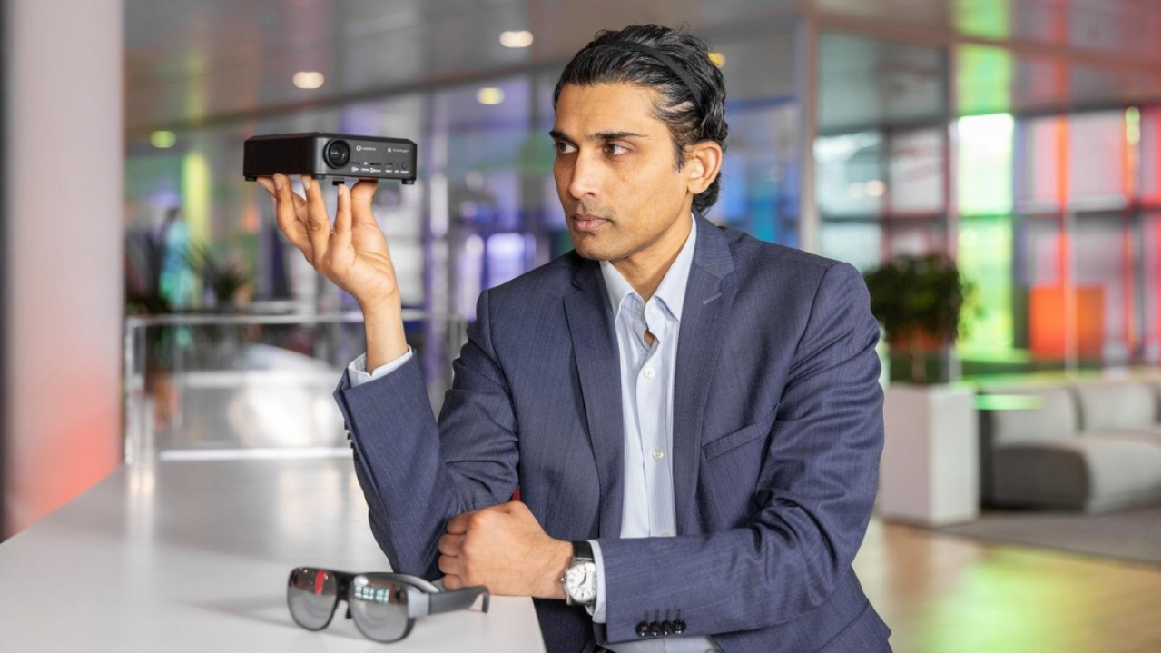 LHyperrealityhub di Vodafone apre la strada a occhiali leggeri per la realtà estesa al MWC 24