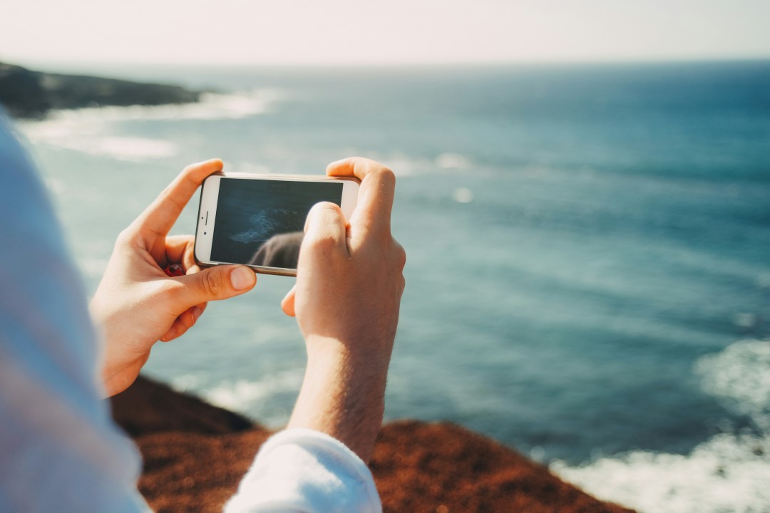 Estate smart: i consigli di CertiDeal per mantenere lo smartphone fresco