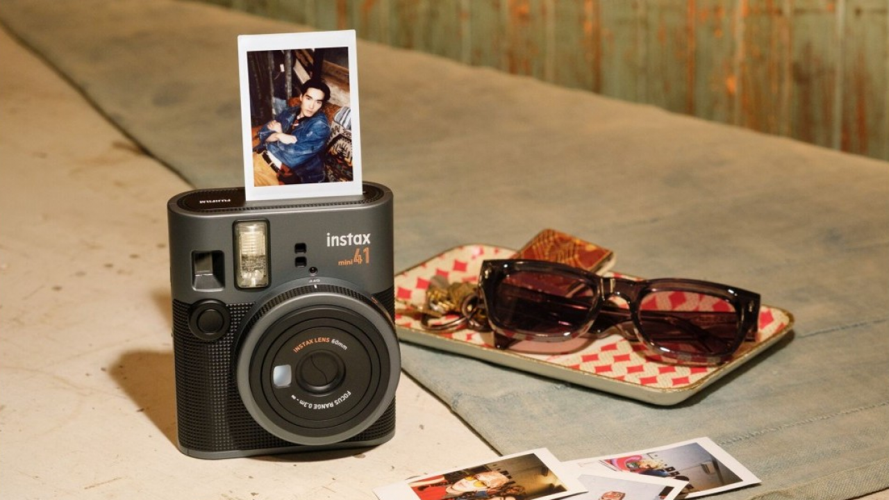 Fujifilm lancia instax mini 41: stile e funzionalità avanzate nella fotografia istantanea
