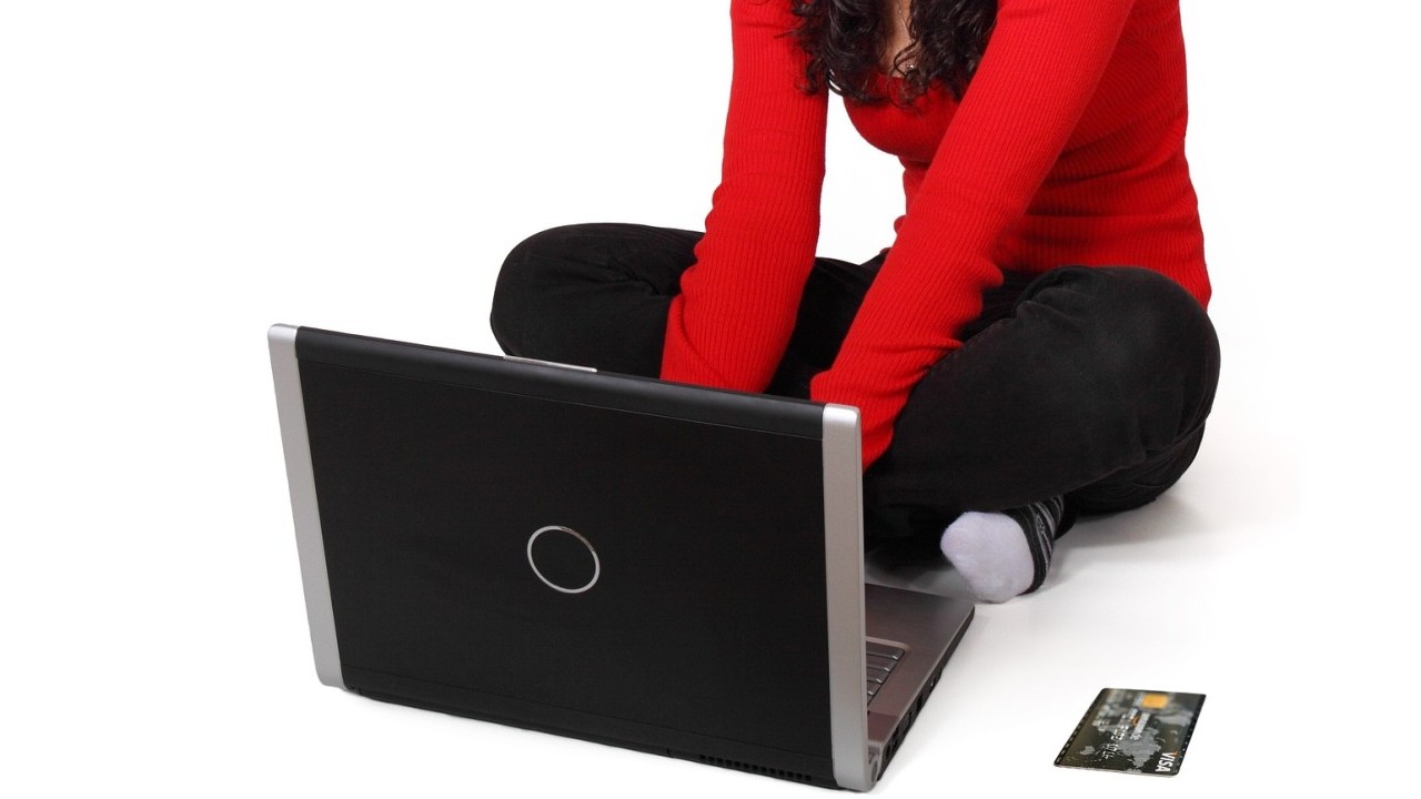 Arriva la “Task scam”, la truffa che colpisce chi cerca lavoro online