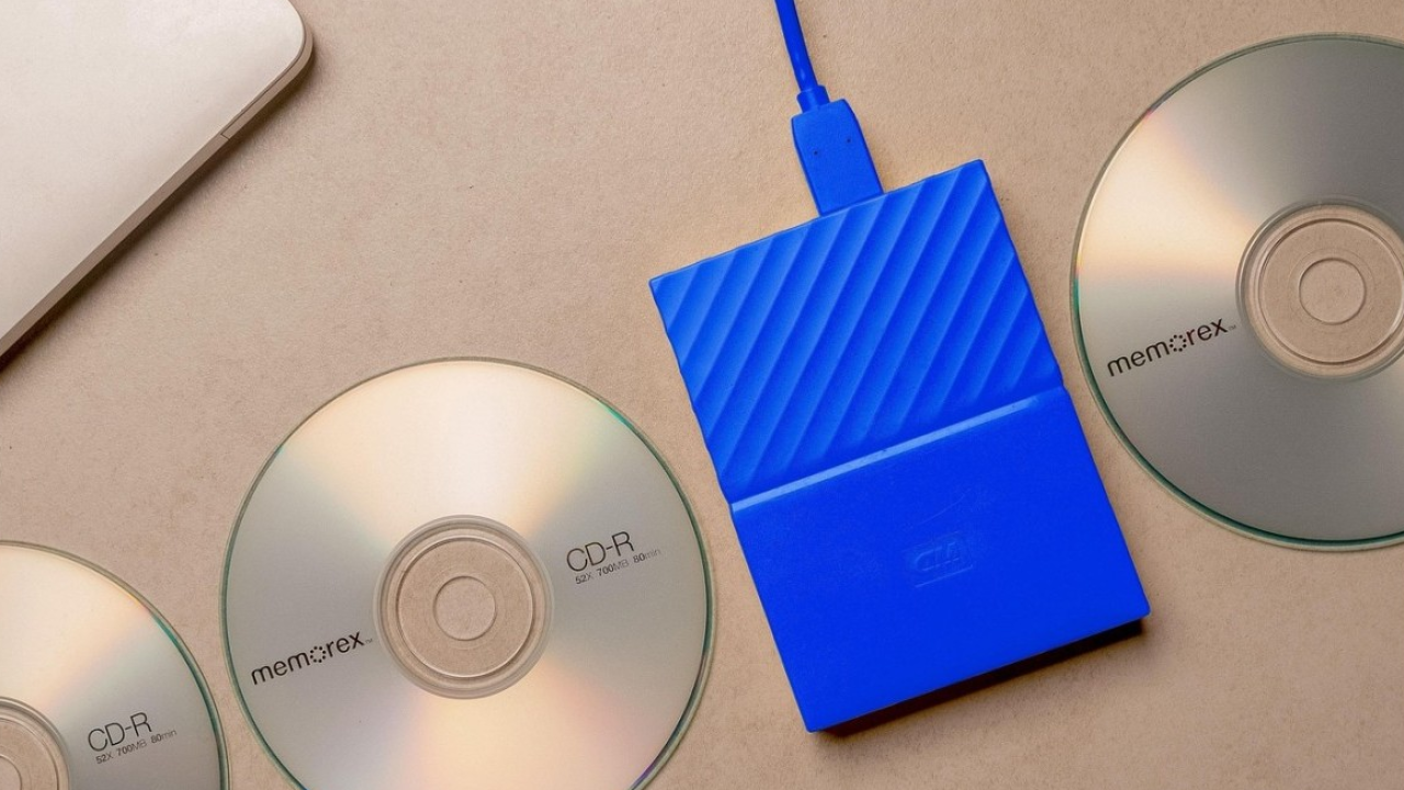 Compensi SIAE per copia privata: aumenti fino al 40% su smartphone, PC e sistemi di storage