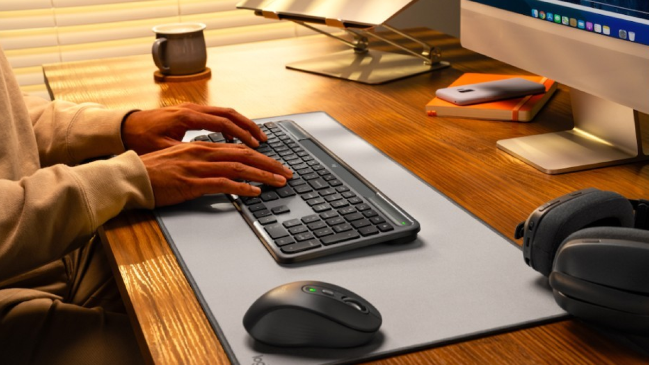 Logitech Signature Slim Solar+ K980, la nuova tastiera alimentata dalla luce