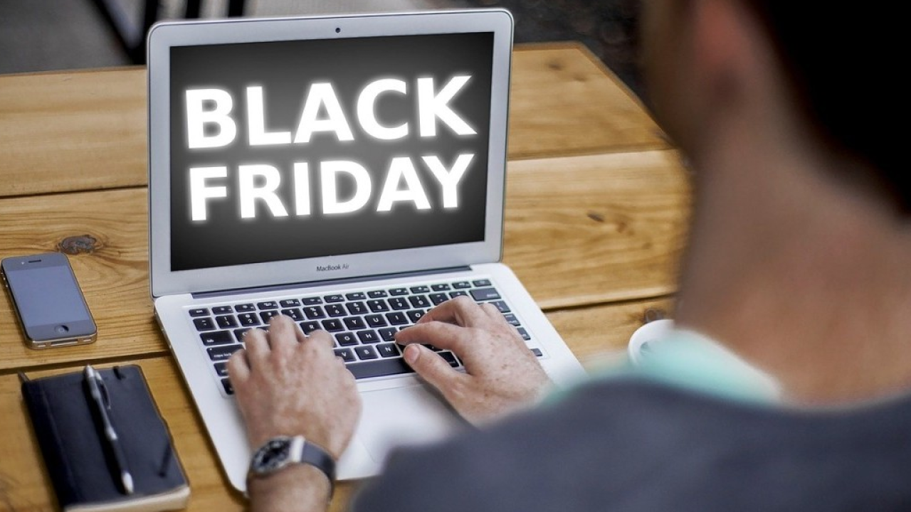 Black Friday 2025: l’AI è nel carrello,  ma la fiducia resta umana