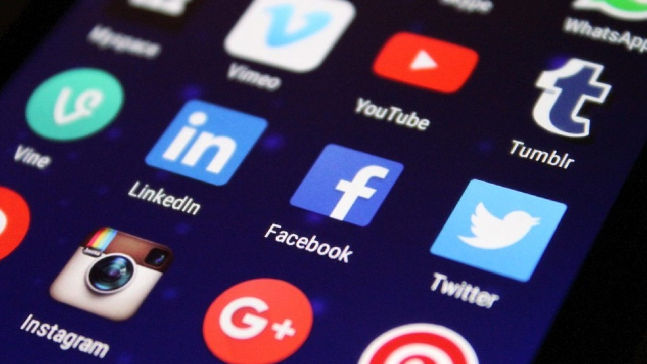 Scatta in Australia il divieto all’uso dei social media per gli under 16