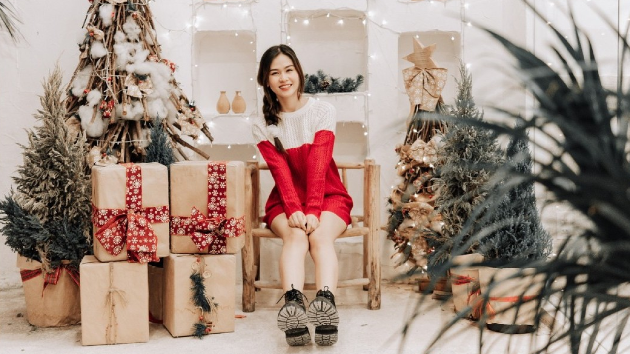 Spese di Natale: il 12% degli italiani si fa aiutare dalla GenAI nella scelta dei regali