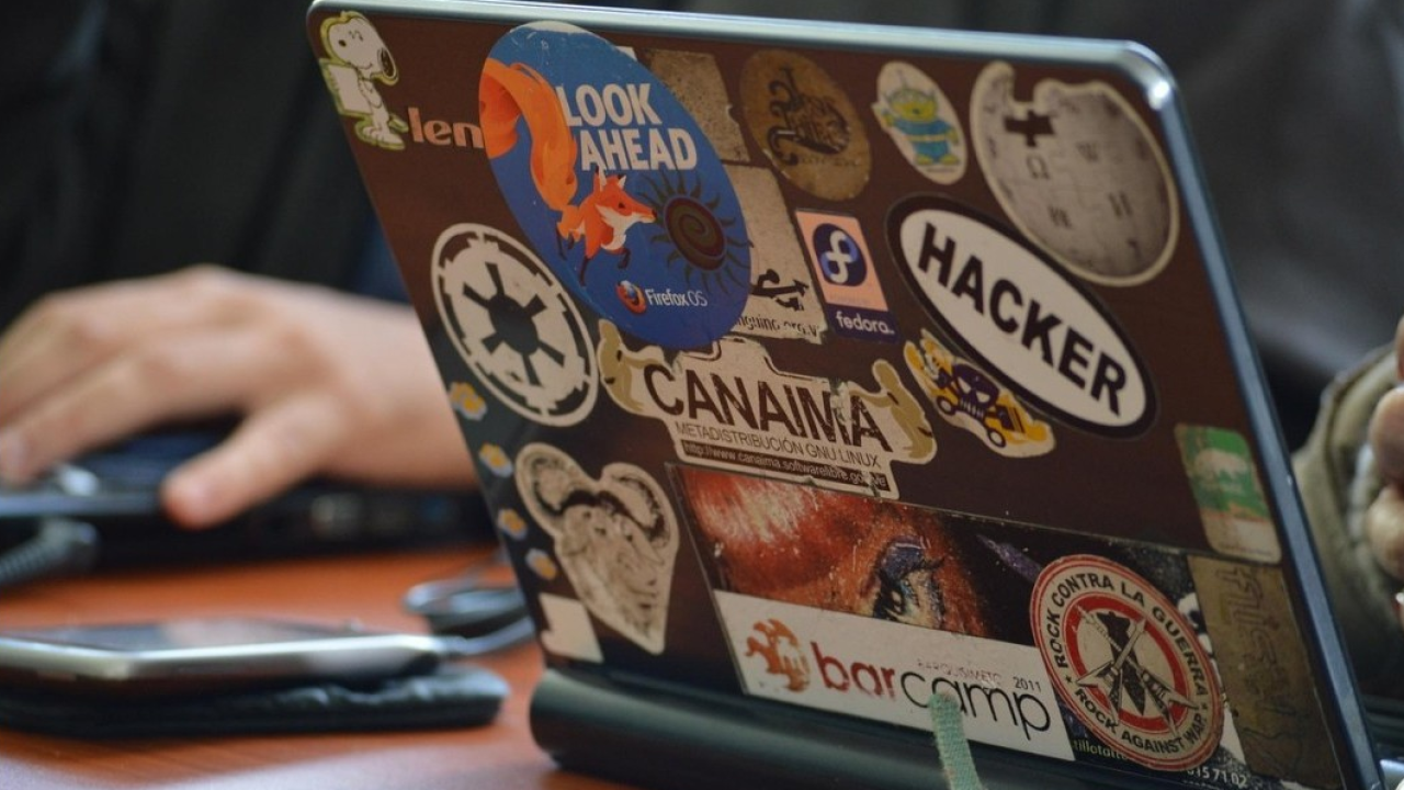 Agcom: sanzione di oltre 14 milioni di euro a Cloudflare per violazione delle norme antipirateria