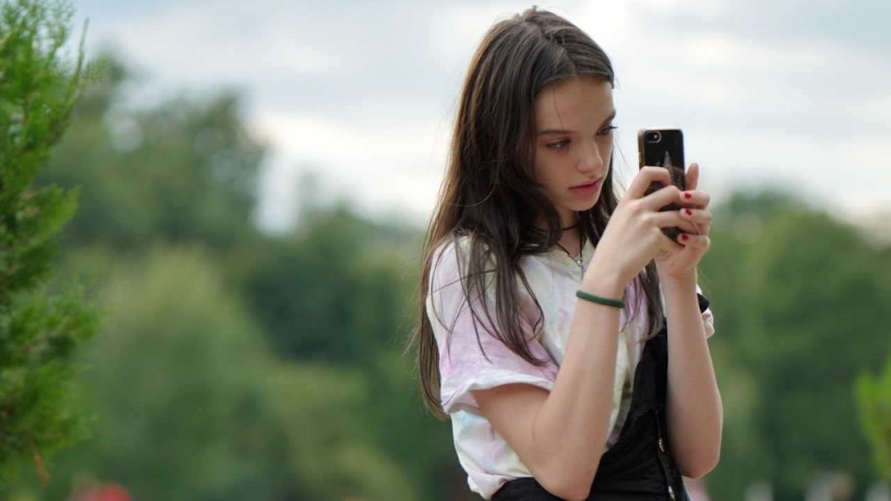 Blue Monday: per 1 italiano su 2 lo smartphone è l’alleato digitale per combattere la solitudine