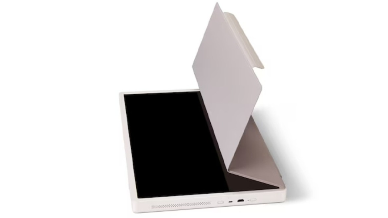 LG StanbyME 2: più libertà e versatilità con cover Folio, tracolla e appendino