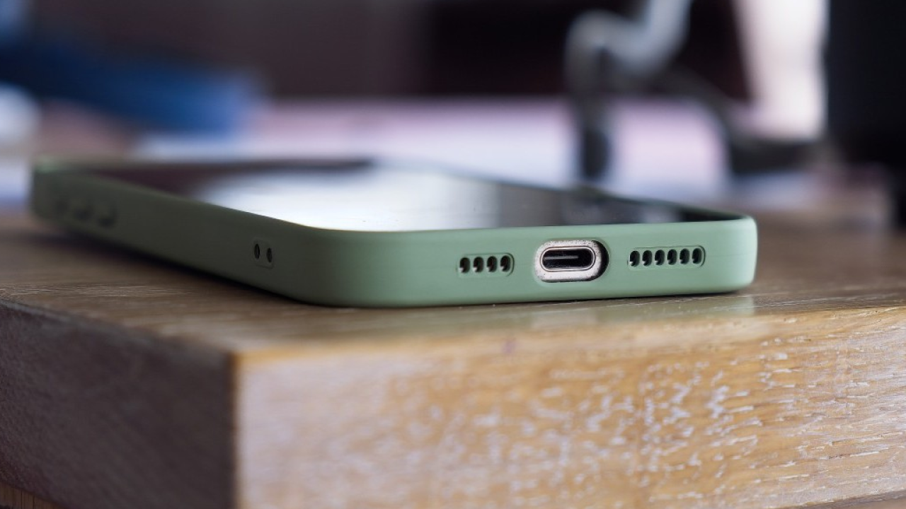 L’attività invisibile degli smartphone: lo scambio dati continua anche mentre dormiamo