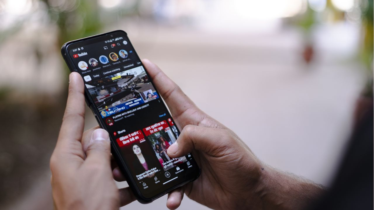 YouTube si trasforma con l’IA: arrivano la ricerca chatbot 