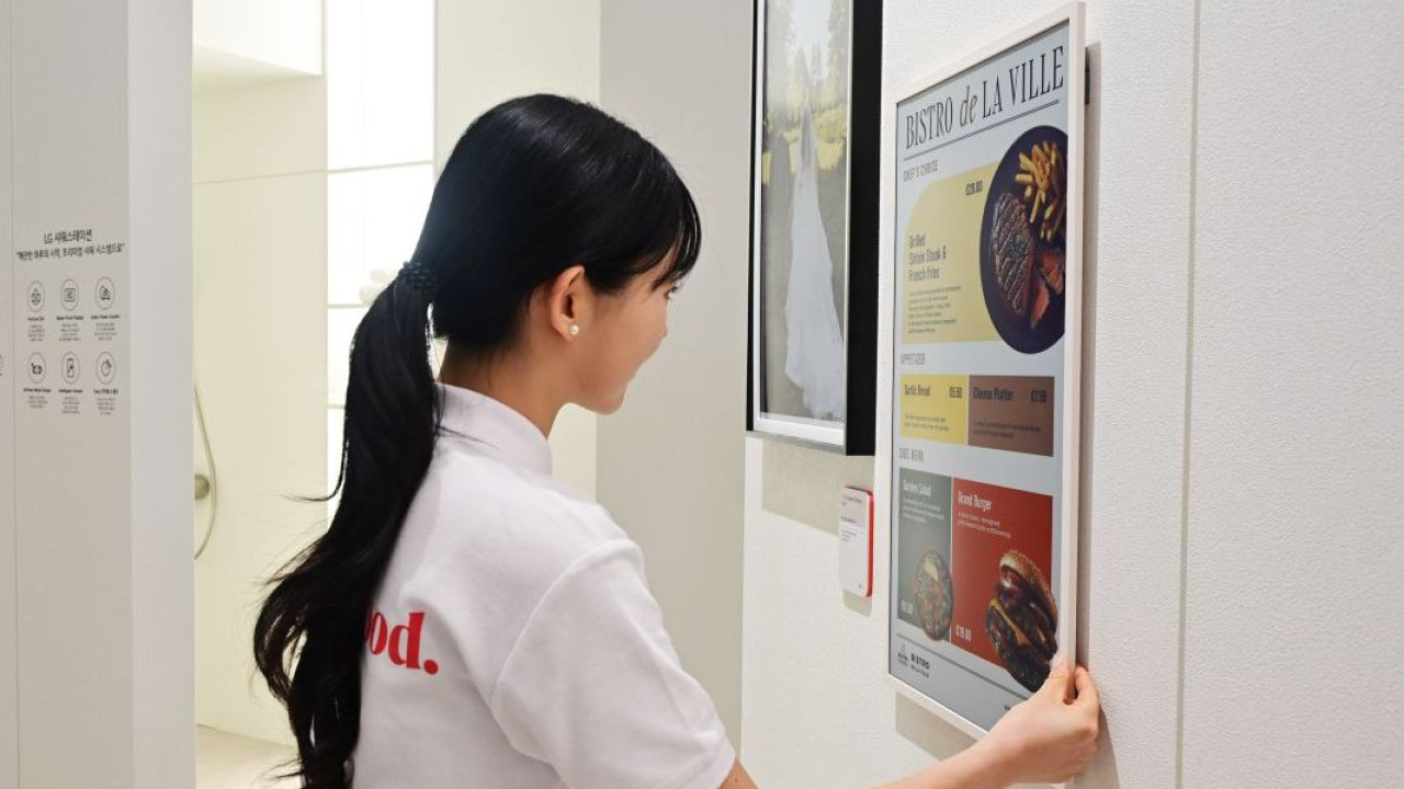 LG lancia il nuovo E-Paper Display: l'innovazione sostenibile nel digital signage