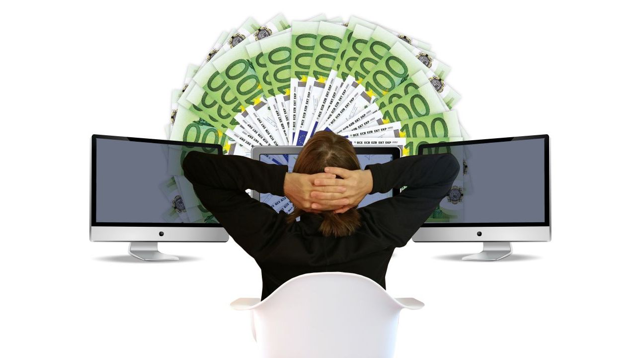 L'ansia del carovita non ferma gli italiani: il boom della pianificazione finanziaria digitale