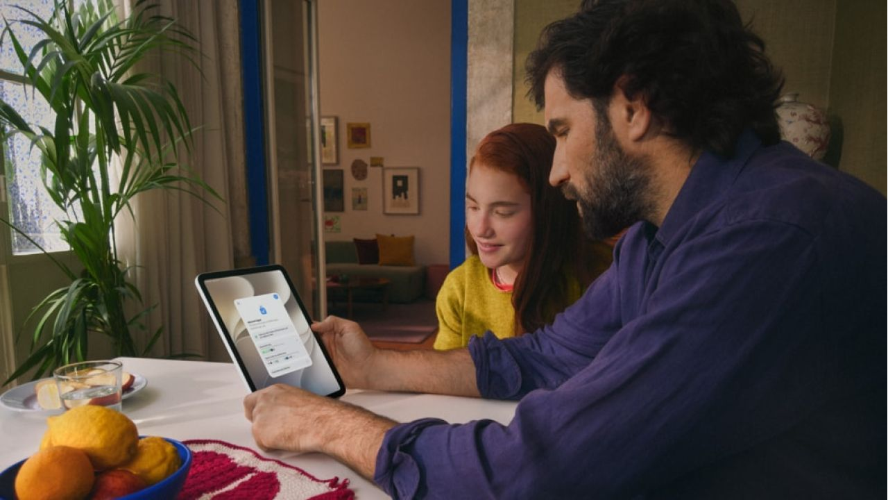 Apple potenzia i controlli parentali: in arrivo nuove funzioni per la sicurezza dei minori