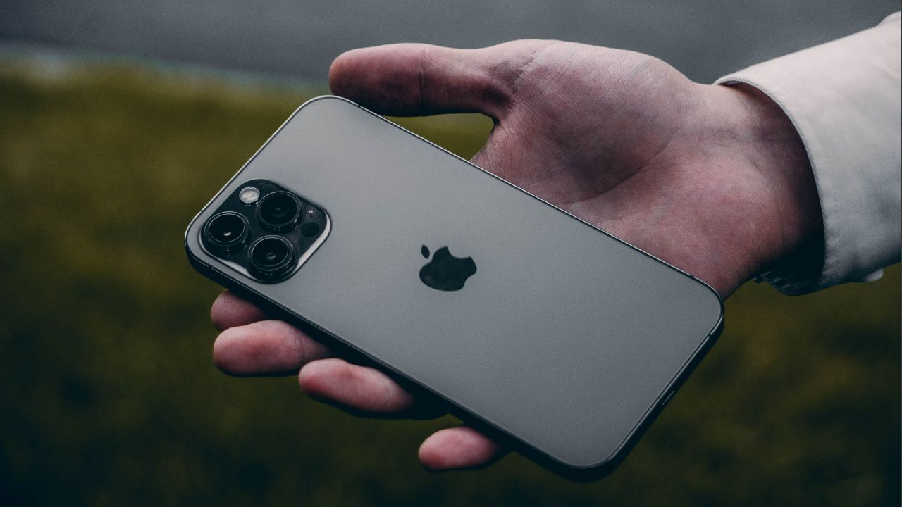 Apple rilascia iOS 27 beta 2: le novità tra potenziamenti di Siri e nuove funzioni per il Wallet