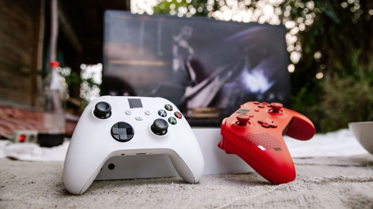 Microsoft alza i prezzi delle console Xbox: l'impatto della crisi dei componenti