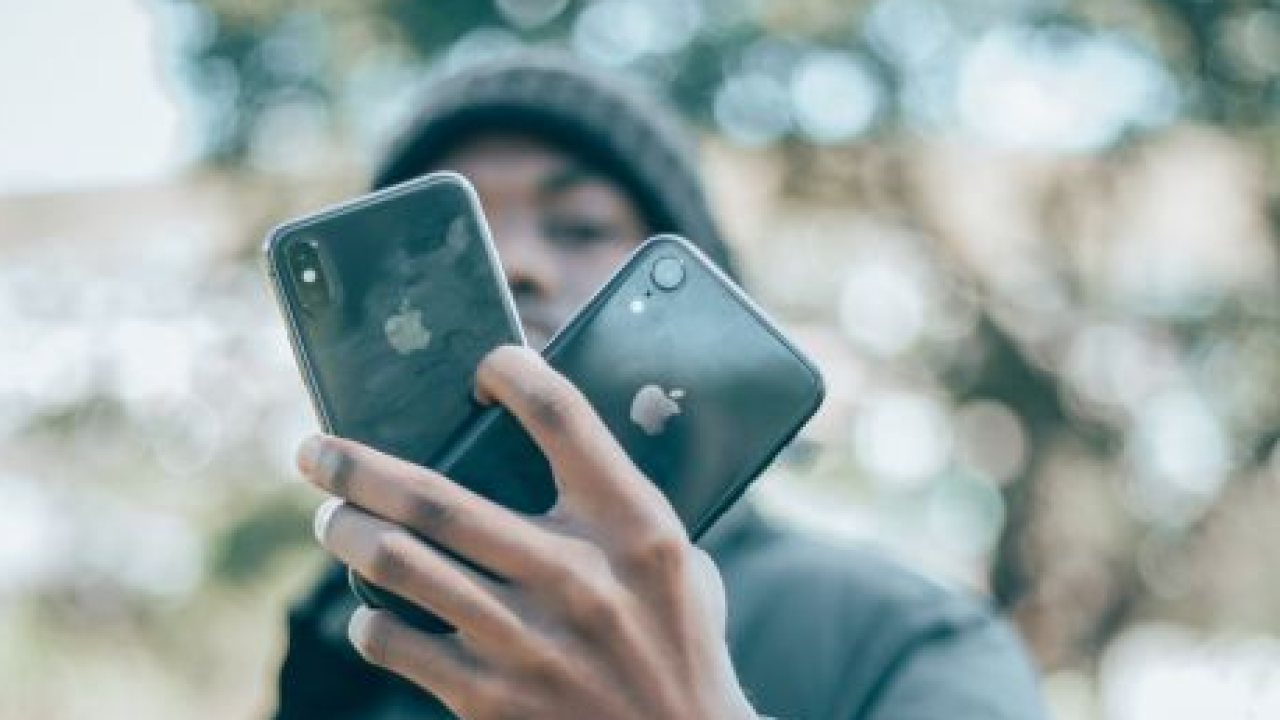 Il mercato smartphone si spacca: il rincaro dei componenti favorisce i modelli premium a scapito degli economici