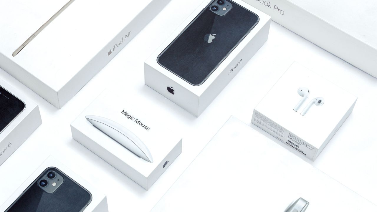 Il mercato smartphone rallenta nel secondo trimestre del 2026, ma Apple e Samsung volano