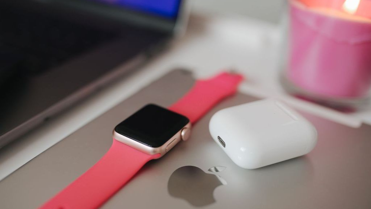 L'Unione Europea esenta Apple Watch e AirPods dall'obbligo di batteria rimovibile