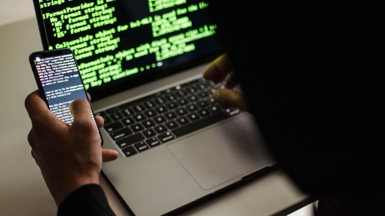 Attacco informatico per Levi Strauss & Co: violati i PC di tre dipendenti tramite social engineering